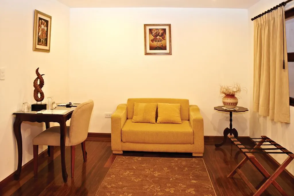 Hotel Fuente De Piedra I キト
