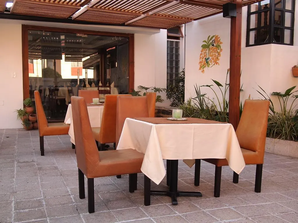 Hotel Fuente De Piedra I キト