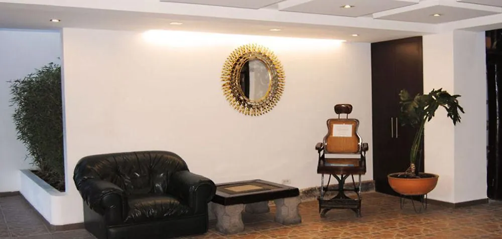 Hotel Fuente De Piedra I キト