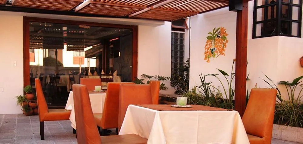 Hotel Fuente De Piedra I キト