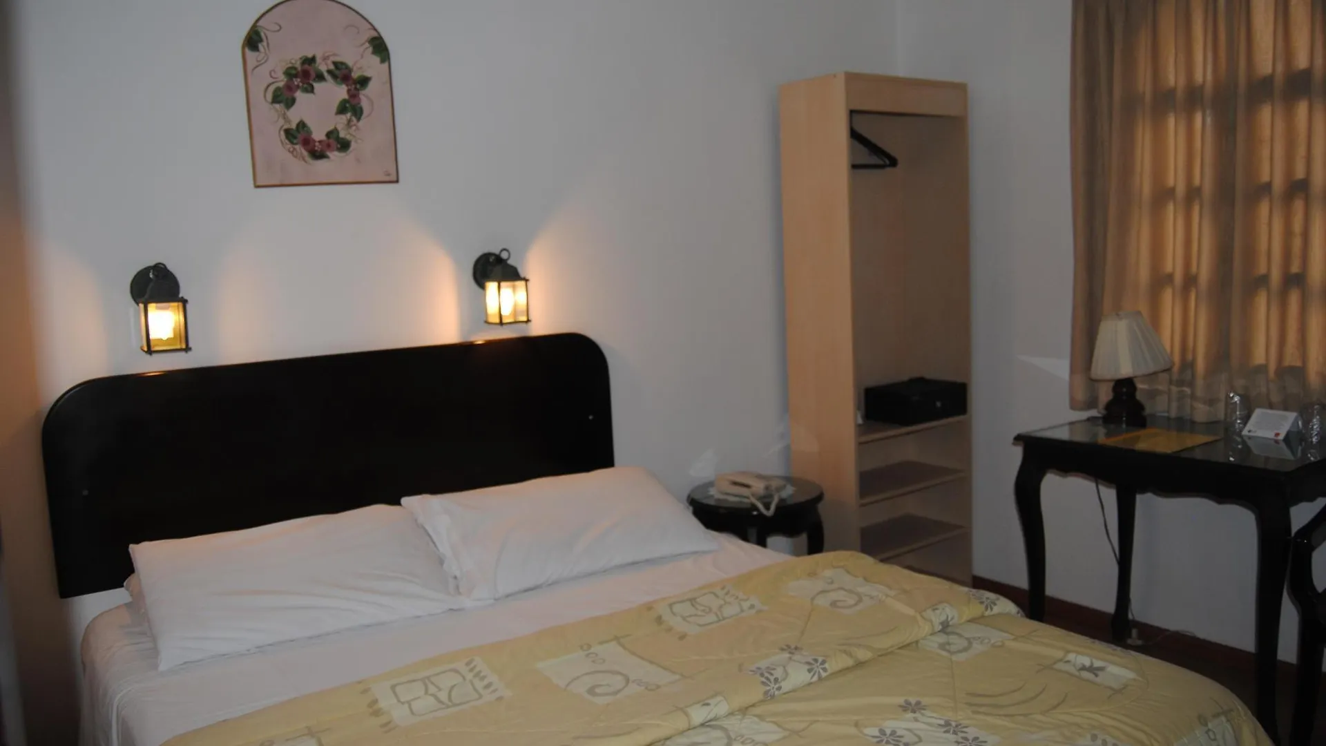 Hotel Fuente De Piedra I キト 3*,