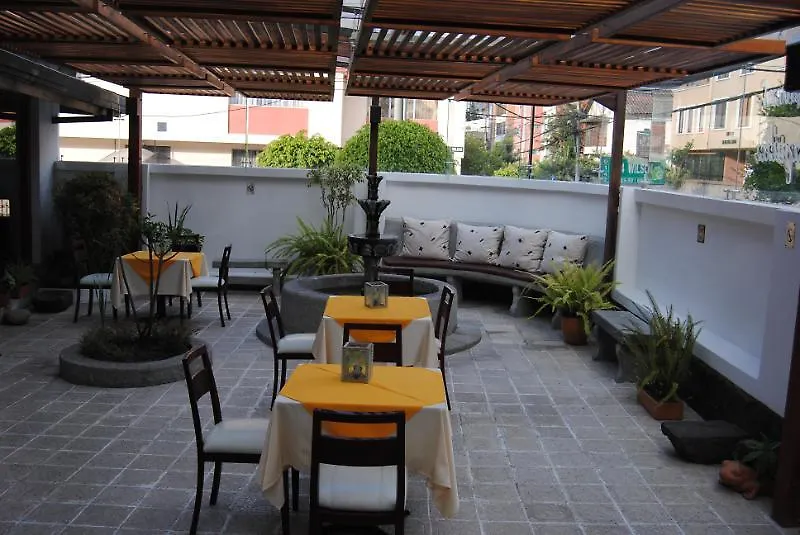 Hotel Fuente De Piedra I キト
