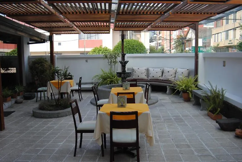 Hotel Fuente De Piedra I キト