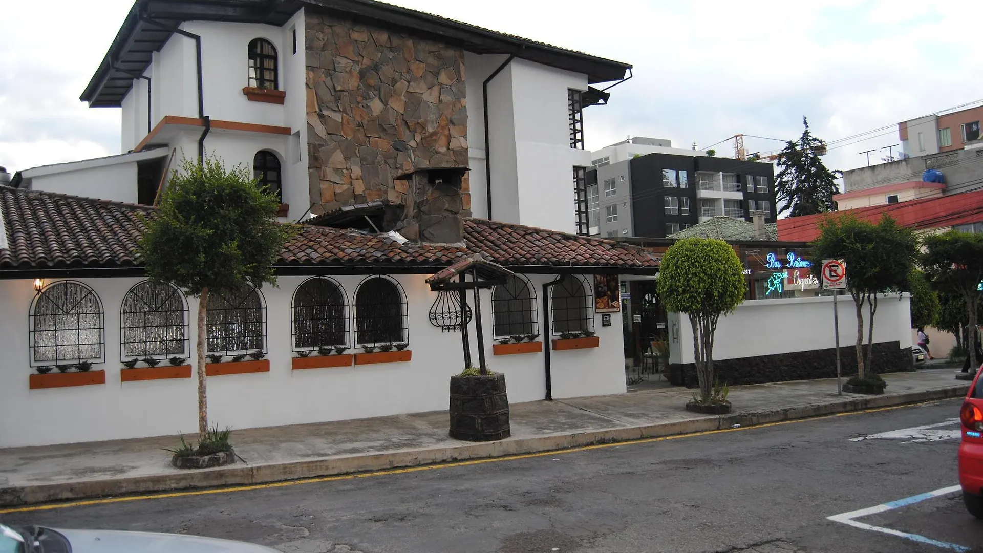 Hotel Fuente De Piedra I キト