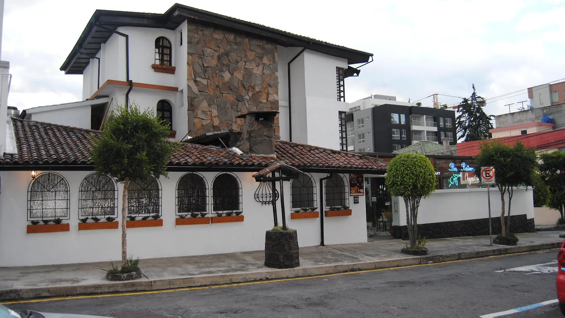 Hotel Fuente De Piedra I キト エクアドル