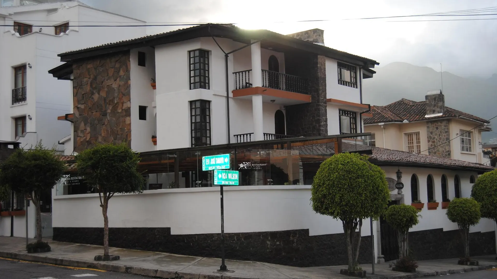 Hotel Fuente De Piedra I キト