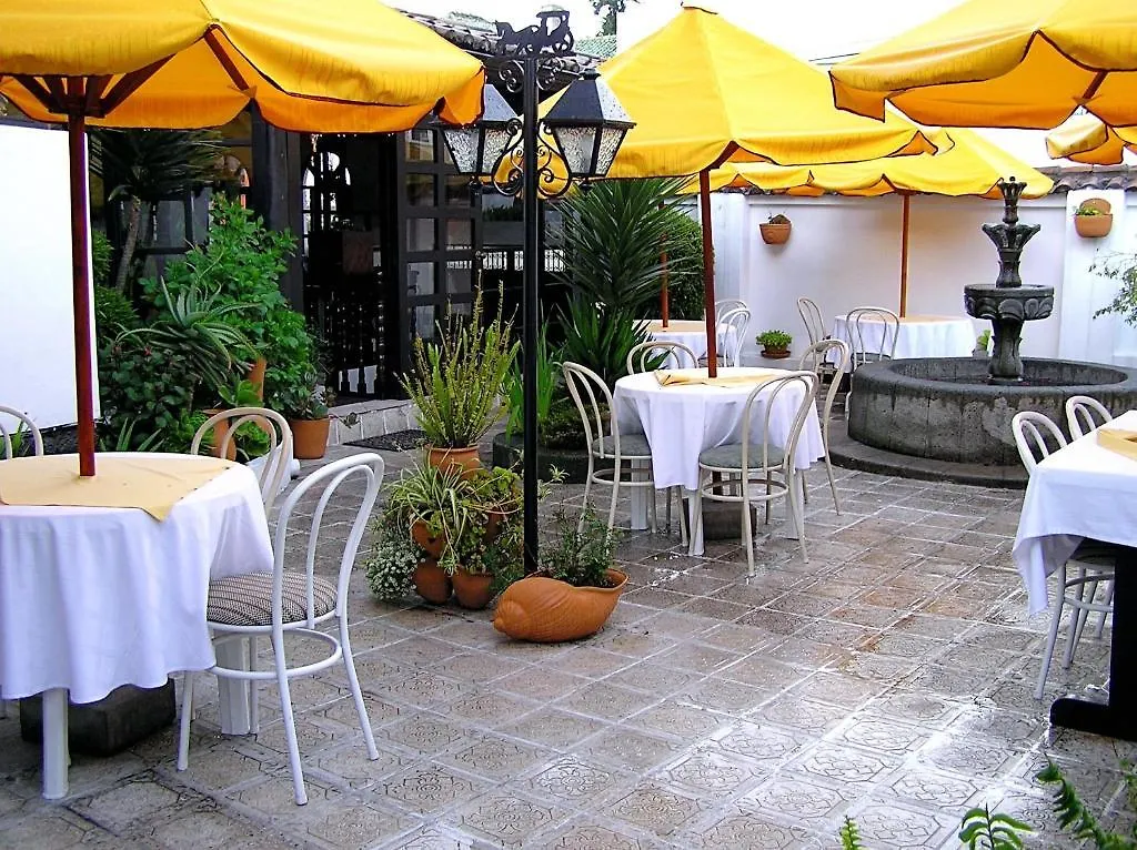 Hotel Fuente De Piedra I キト
