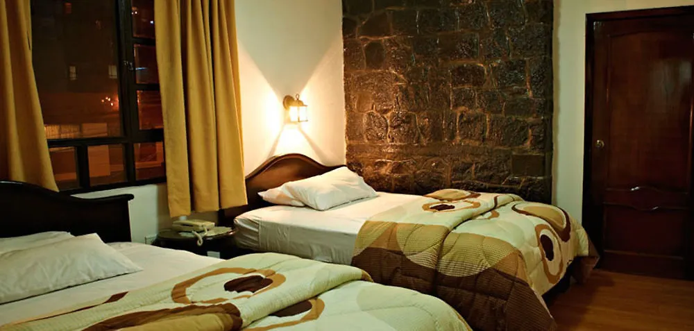 Hotel Fuente De Piedra I キト