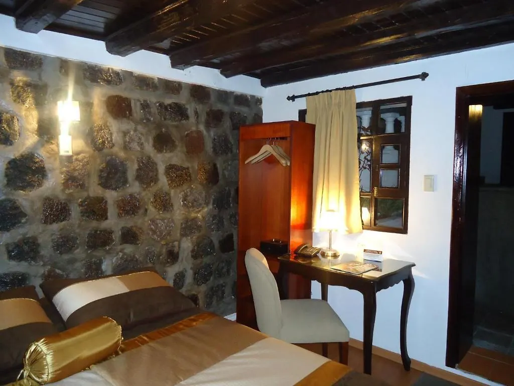 Hotel Fuente De Piedra I キト