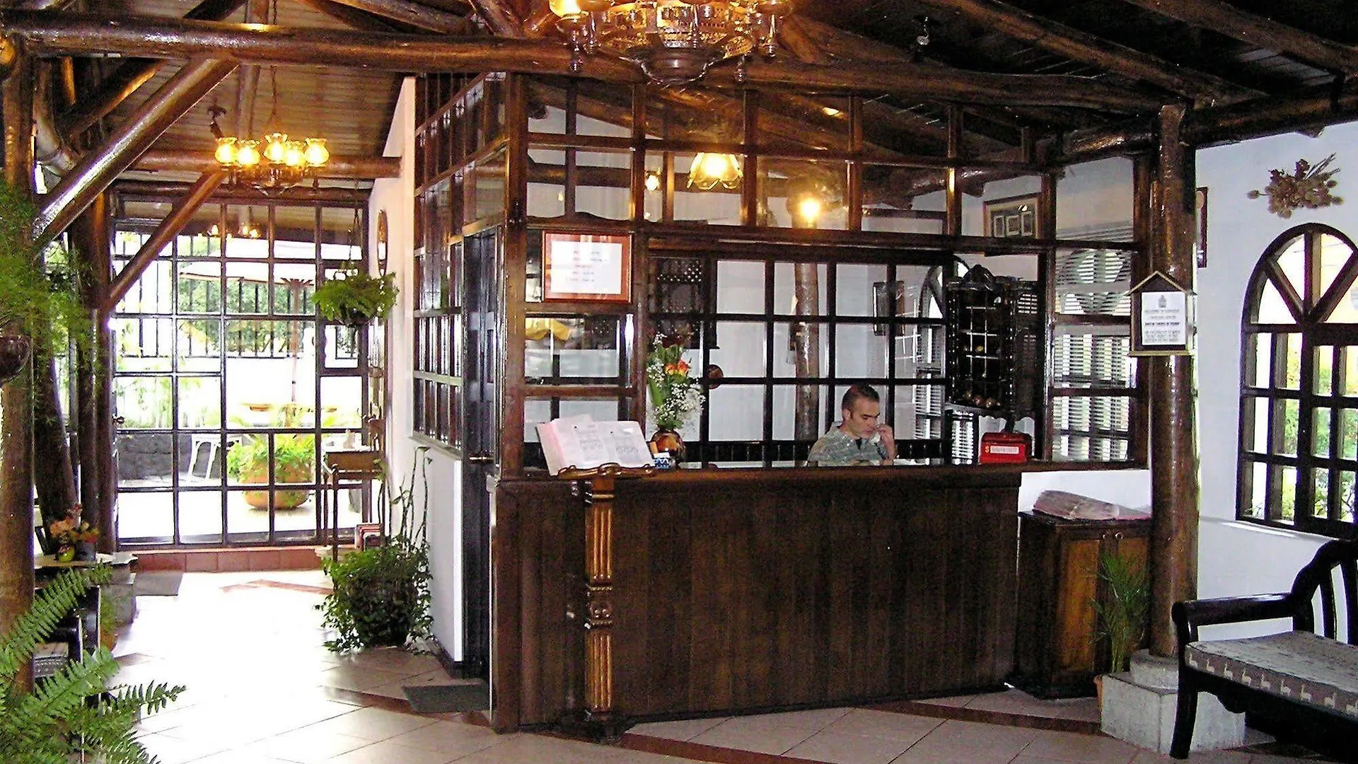Hotel Fuente De Piedra I キト