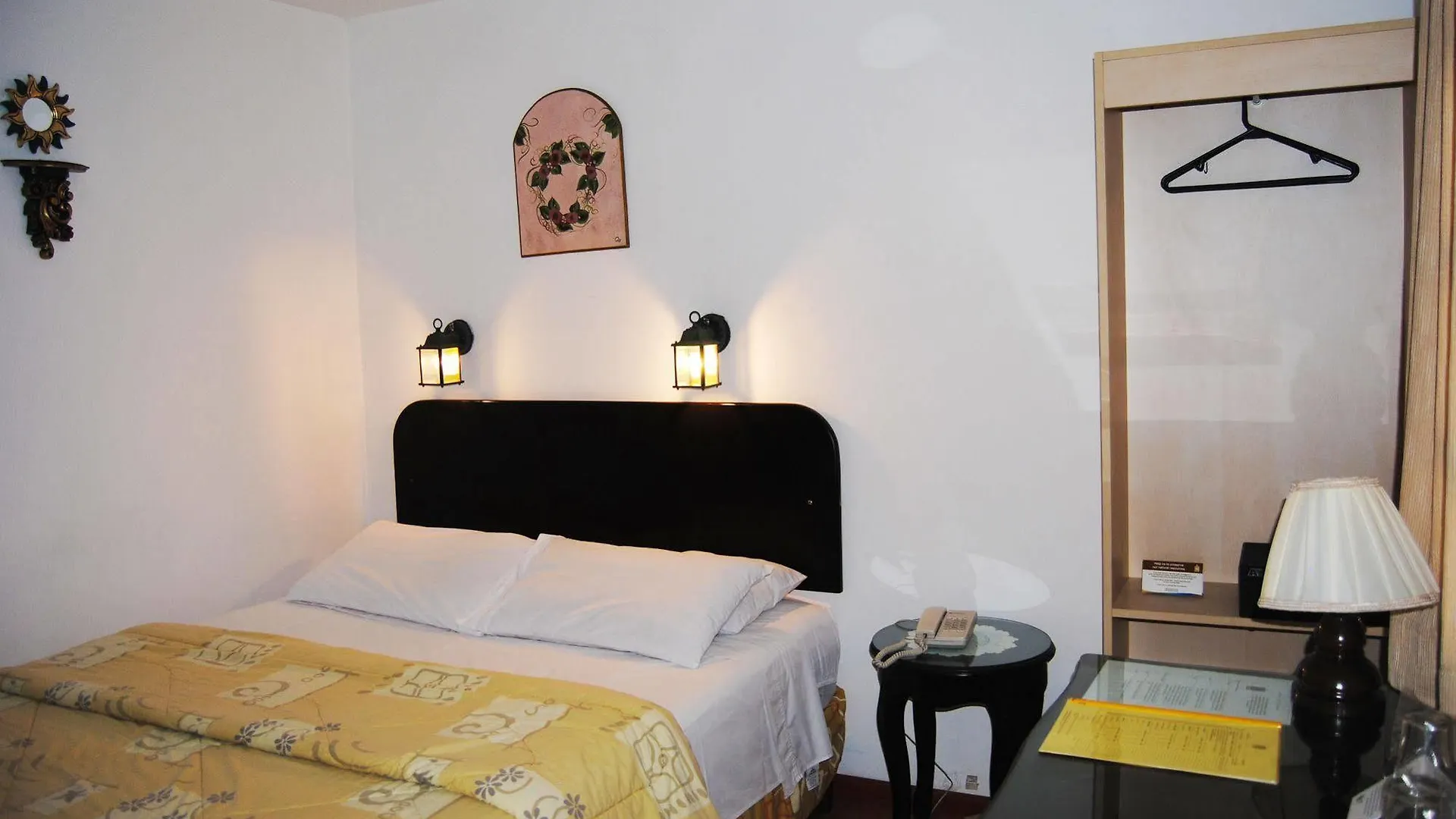 Hotel Fuente De Piedra I キト