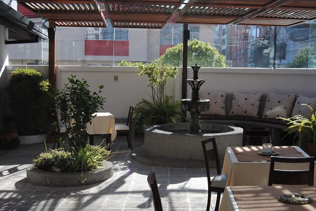 Hotel Fuente De Piedra I キト