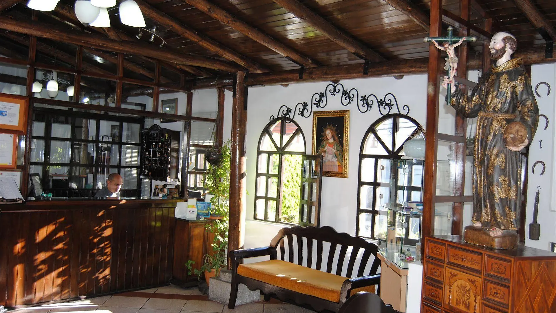 Hotel Fuente De Piedra I Quito Ecuador