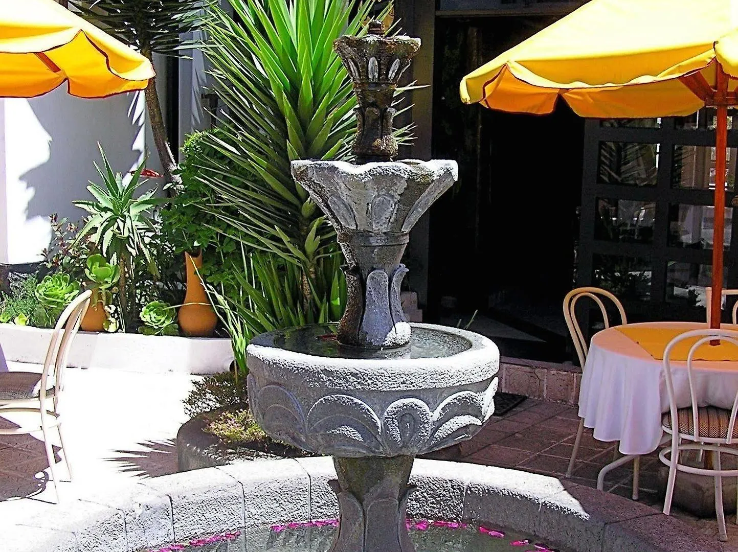Hotel Fuente De Piedra I Quito