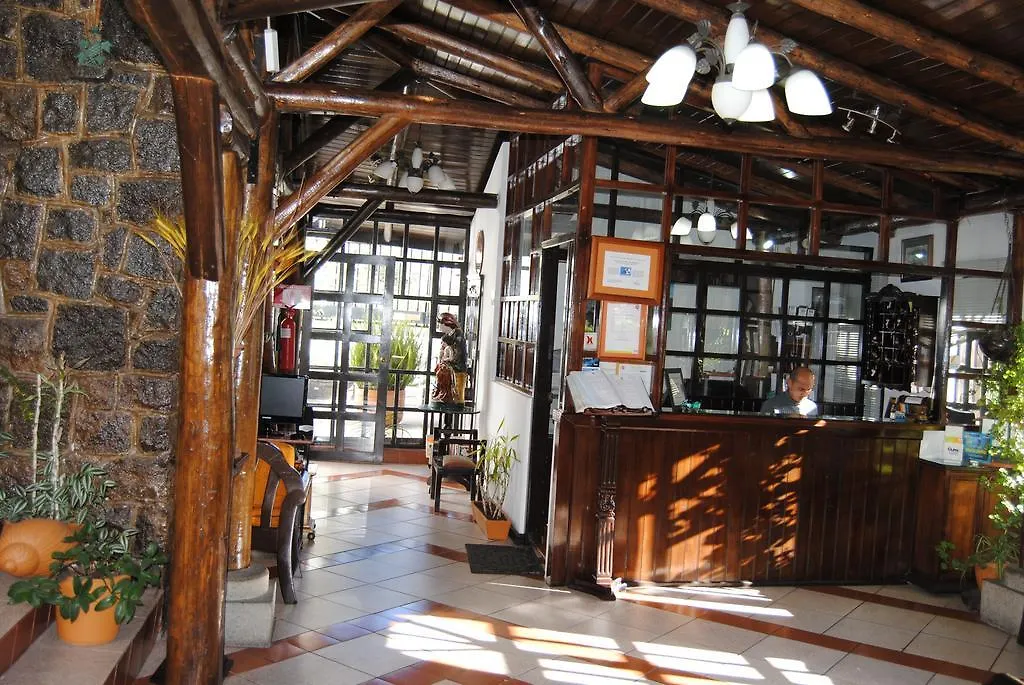 Hotel Fuente De Piedra I Quito