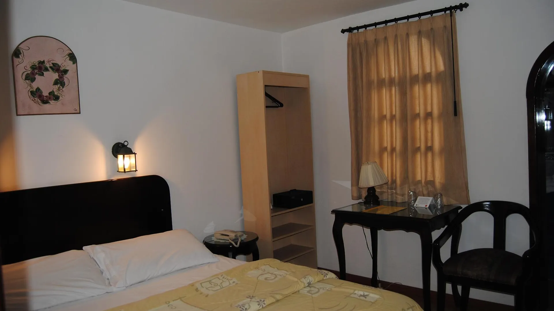 Hotel Fuente De Piedra I Quito