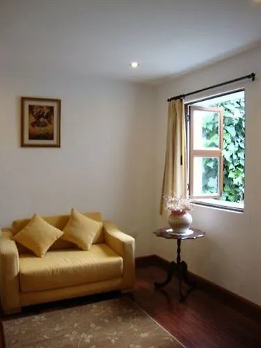 Hotel Fuente De Piedra I Quito