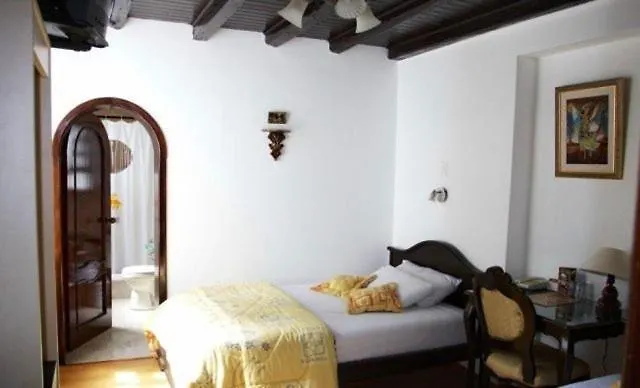 Hotel Fuente De Piedra I Quito